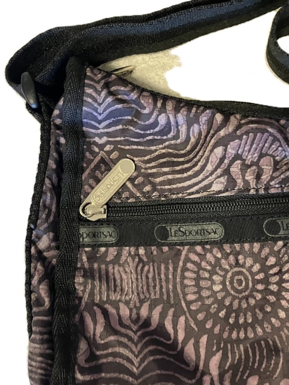 LeSportsac Everyday Crossbody/Shoulder Bag Purple Black Mandala Print - Picture 3 of 9